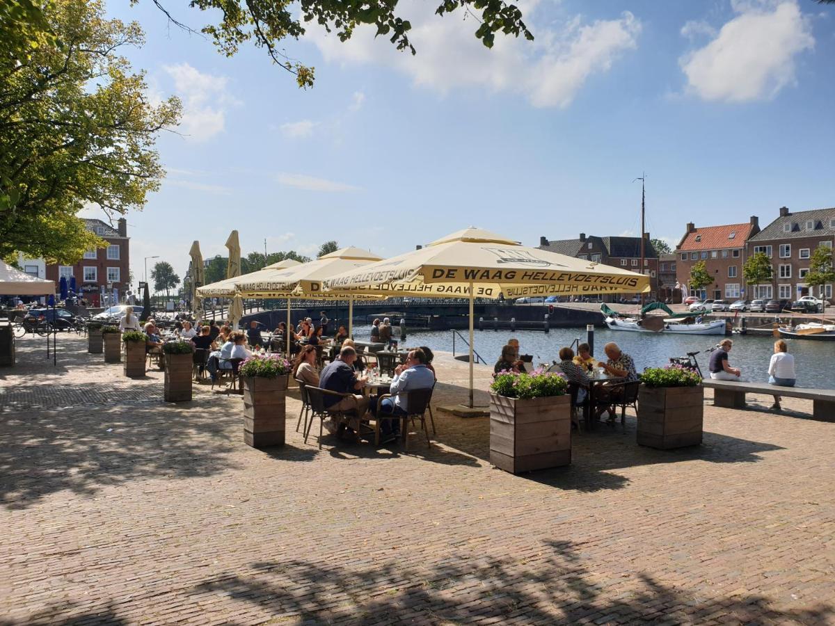 The Walnut Tree Panzió Hellevoetsluis Kültér fotó